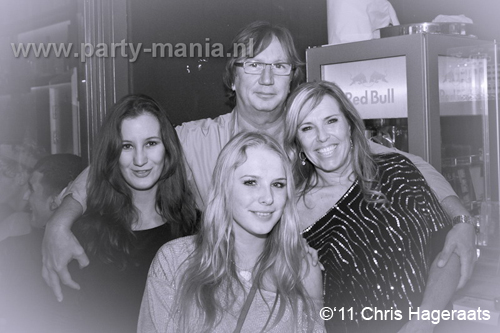 111126_133_manjefiek_club_leparis_partymania_denhaag