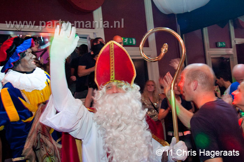 111126_138_manjefiek_club_leparis_partymania_denhaag