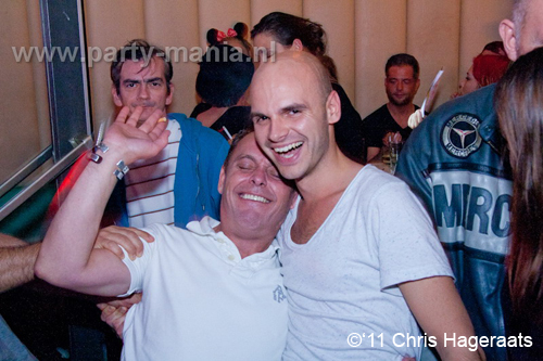 111126_139_manjefiek_club_leparis_partymania_denhaag