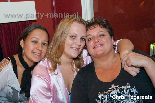 111126_142_manjefiek_club_leparis_partymania_denhaag