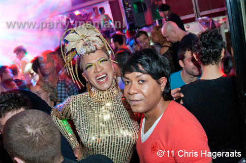 111126_150_manjefiek_club_leparis_partymania_denhaag