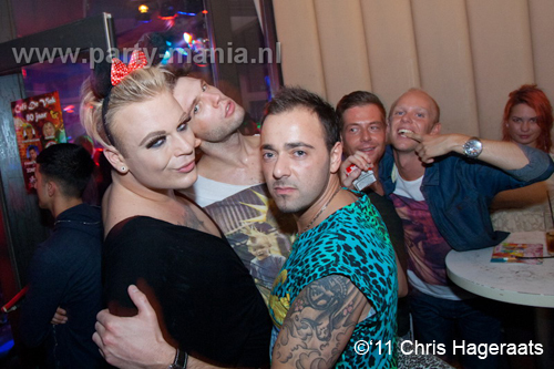 111126_154_manjefiek_club_leparis_partymania_denhaag