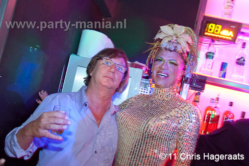 111126_159_manjefiek_club_leparis_partymania_denhaag
