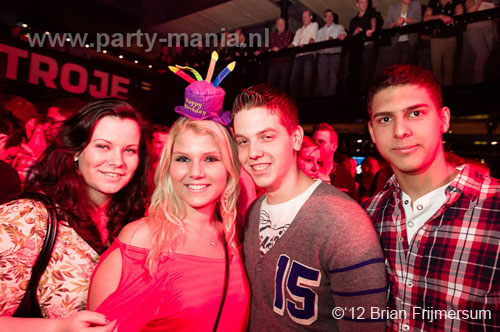 120303_005_bigroomlovers_paard_partymania