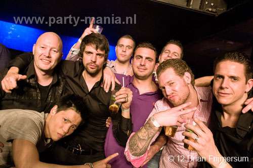 120303_014_bigroomlovers_paard_partymania