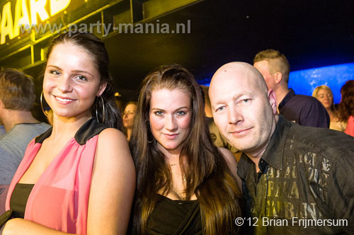 120303_015_bigroomlovers_paard_partymania