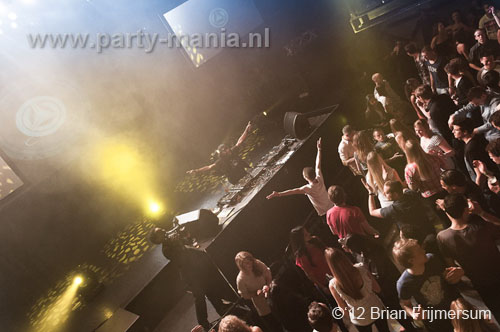 120303_027_bigroomlovers_paard_partymania