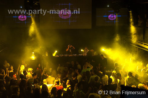 120303_058_bigroomlovers_paard_partymania