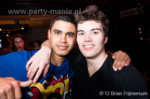 120303_075_bigroomlovers_paard_partymania