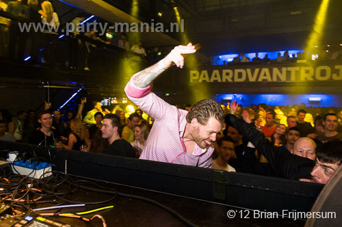 120303_079_bigroomlovers_paard_partymania