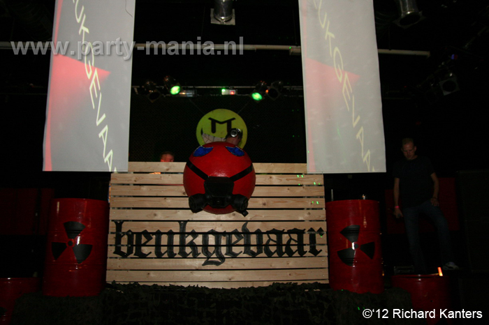 120616_010_beukgevaar_bazart_denhaag_partymania