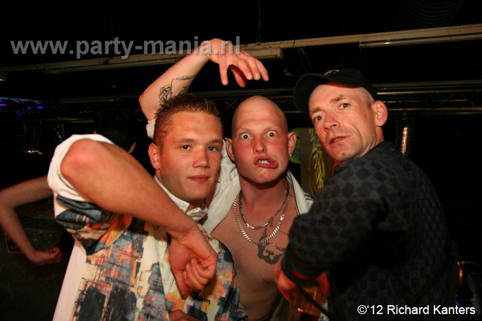 120616_032_beukgevaar_bazart_denhaag_partymania