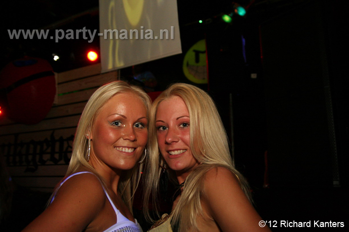 120616_047_beukgevaar_bazart_denhaag_partymania