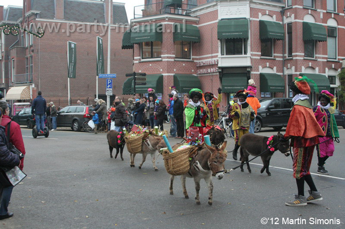 121117_007_intocht_sinterklaas_denhaag_partymania