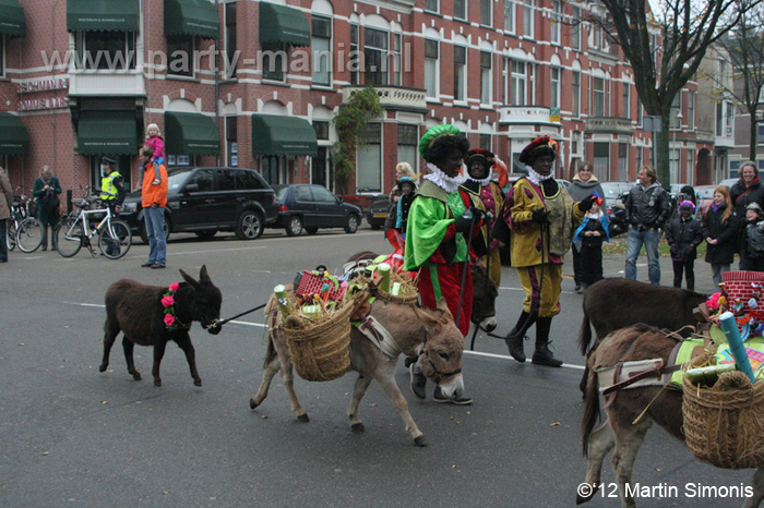 121117_008_intocht_sinterklaas_denhaag_partymania