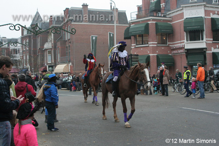 121117_009_intocht_sinterklaas_denhaag_partymania