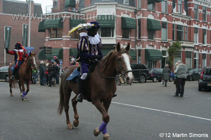 121117_010_intocht_sinterklaas_denhaag_partymania