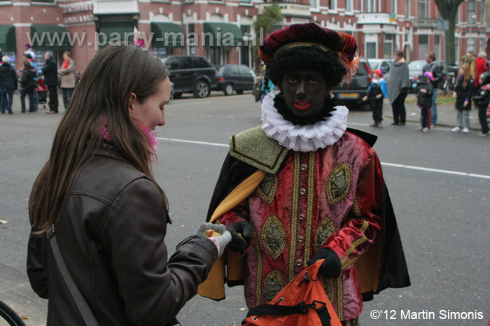 121117_020_intocht_sinterklaas_denhaag_partymania