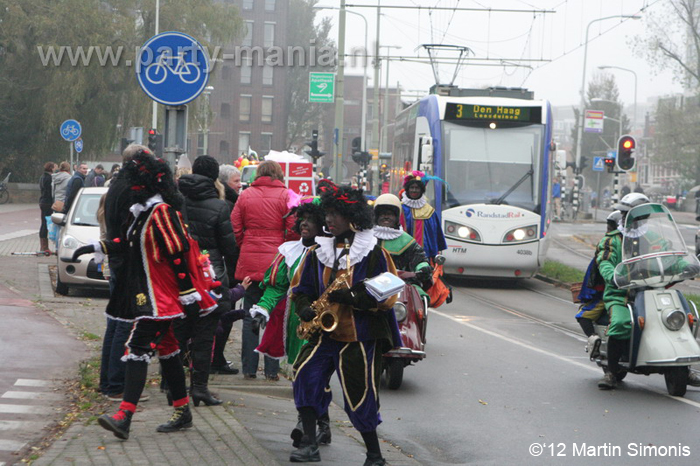 121117_047_intocht_sinterklaas_denhaag_partymania