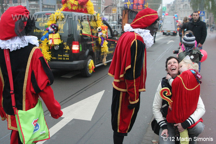121117_093_intocht_sinterklaas_denhaag_partymania