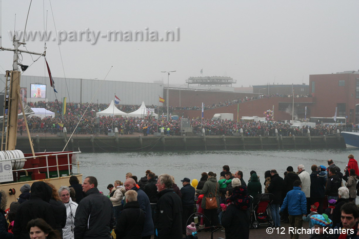 121117_01_intocht_sinterklaas_haven_scheveningen_partymania