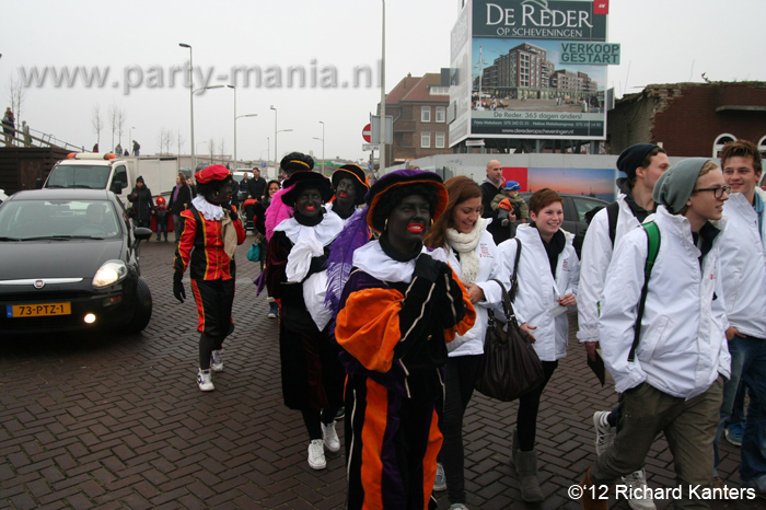 121117_06_intocht_sinterklaas_haven_scheveningen_partymania