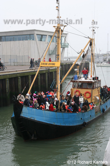 121117_34_intocht_sinterklaas_haven_scheveningen_partymania