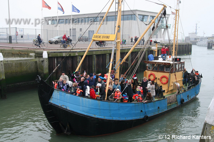 121117_35_intocht_sinterklaas_haven_scheveningen_partymania