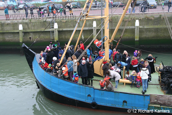 121117_36_intocht_sinterklaas_haven_scheveningen_partymania