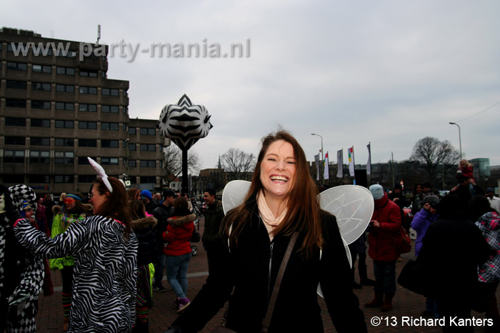 130223_06_harlem_shake_denhaag_partymania