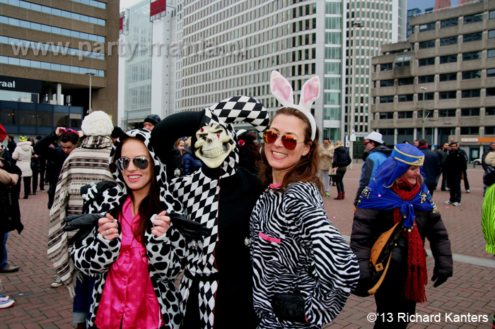 130223_07_harlem_shake_denhaag_partymania