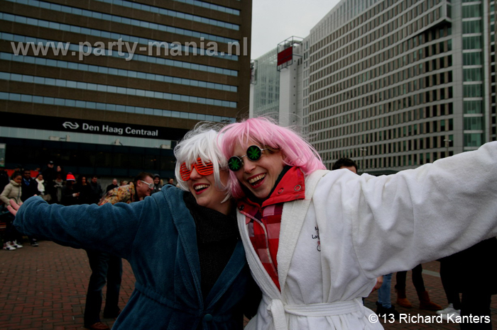 130223_09_harlem_shake_denhaag_partymania