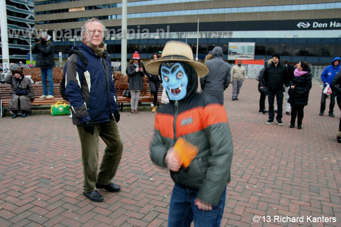 130223_12_harlem_shake_denhaag_partymania