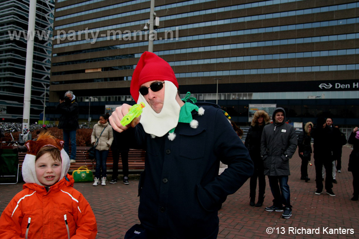 130223_14_harlem_shake_denhaag_partymania