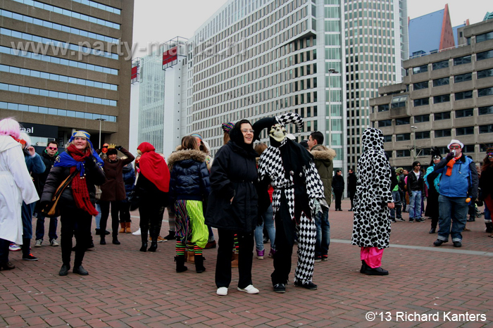 130223_17_harlem_shake_denhaag_partymania