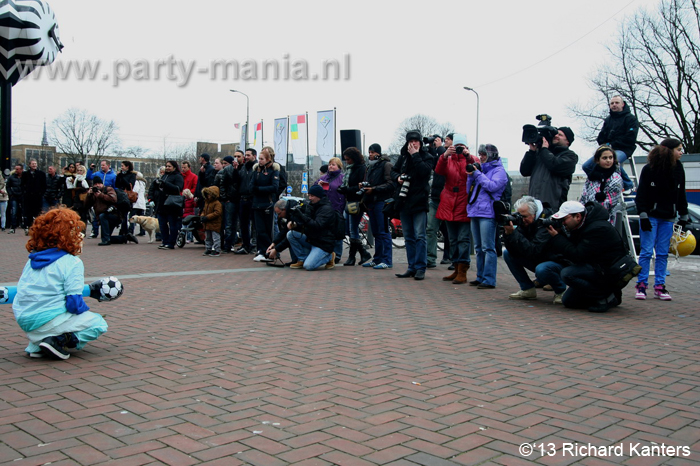 130223_23_harlem_shake_denhaag_partymania