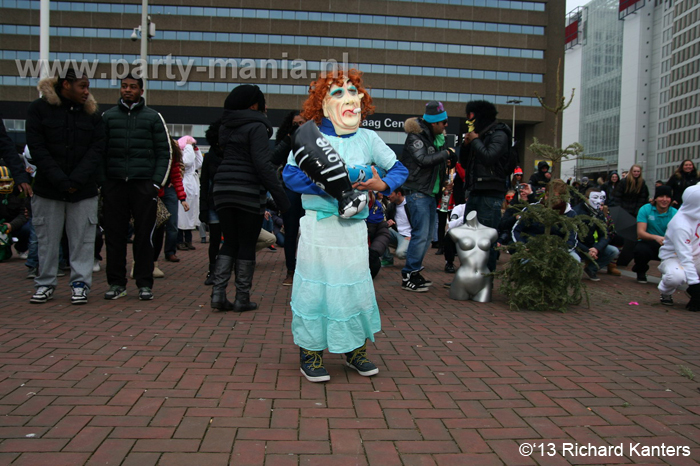 130223_24_harlem_shake_denhaag_partymania