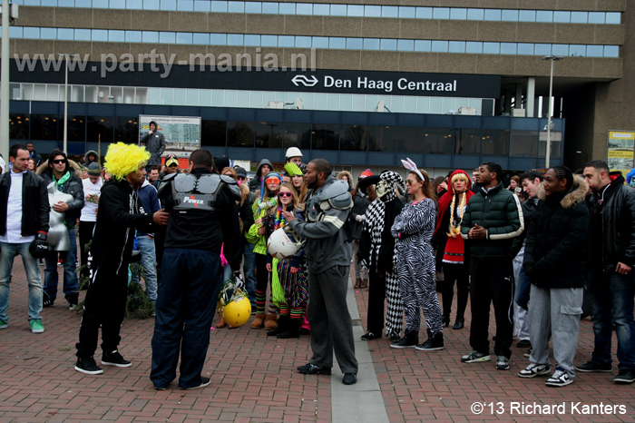 130223_26_harlem_shake_denhaag_partymania