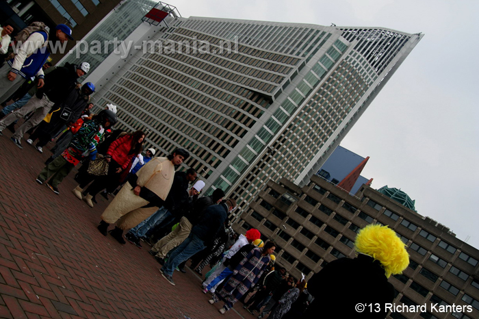 130223_28_harlem_shake_denhaag_partymania